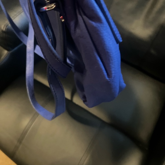 Vibrant Blue Shoulder Bag with Structured Design and Metallic Accents - Picture 8 of 11